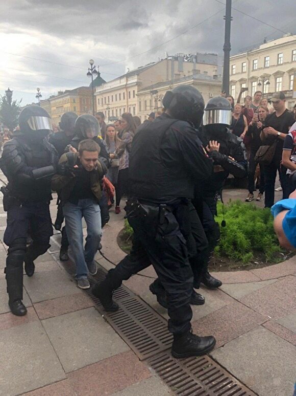 В Петербурге задержаны порядка 50 участников акции за честные выборы