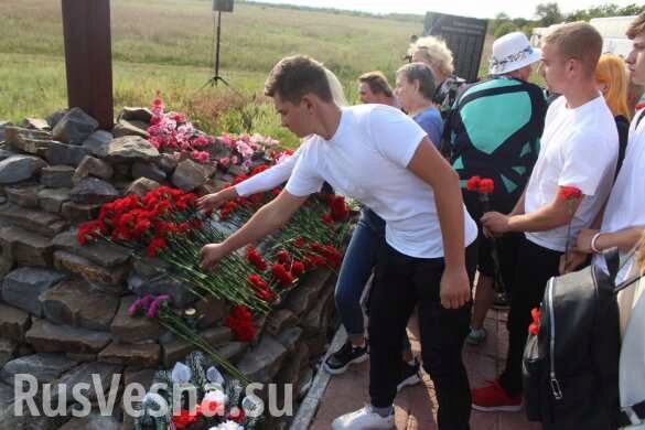 «Чтобы их смерть была не напрасной» — откуда на Донбассе свежие братские могилы (ФОТО)