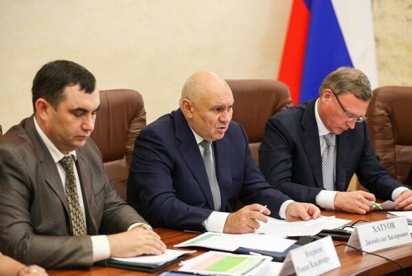 Джамбулат Хатуов высоко оценил ход уборочной компании в СФО