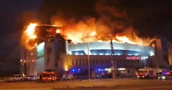 Крупный пожар в ТЦ «Максим» во Владивостоке тушили почти четыре часа