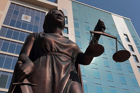 На адвоката, защищавшего обвиняемых в терроризме, завели дело по двум статьям УК