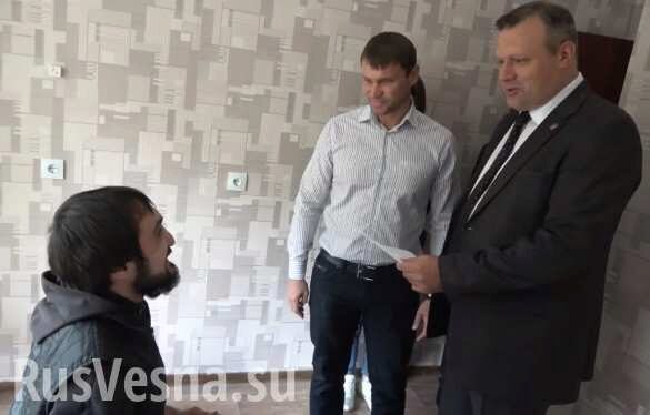 Ополченец-инвалид получил квартиру в Донецке (ФОТО, ВИДЕО)