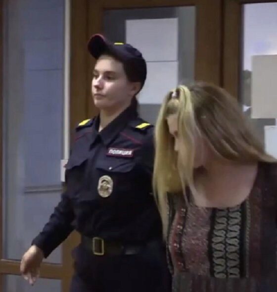 Перевозившая наркотики американка отпущена в зале суда