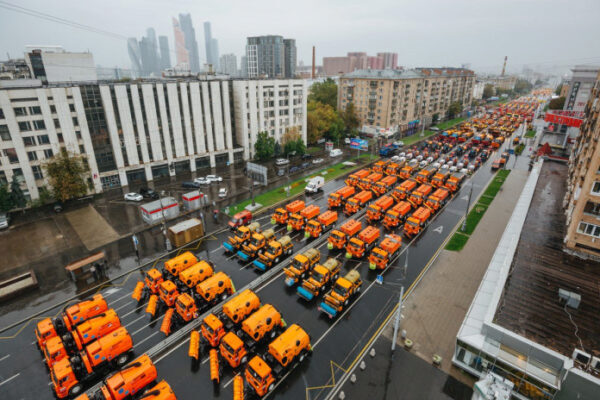 Пользователи задали главный вопрос о параде коммунальной техники в Москве: «Зачем?»