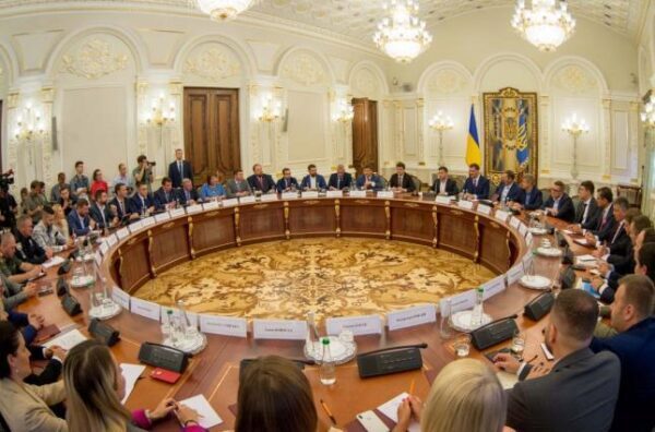 Президент Украины назвал первоочередные задачи децентрализации