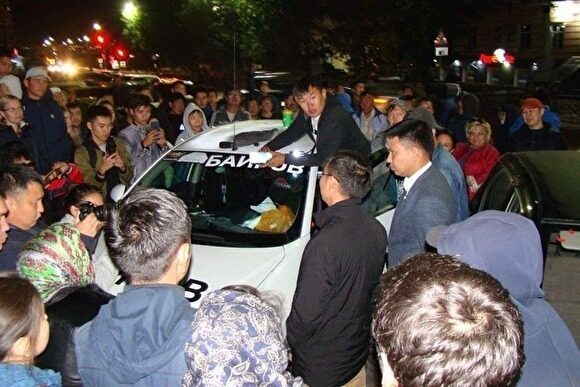 Протест в Улан-Удэ продолжается: росгвардейцы бросили дымовую шашку в автобус с людьми