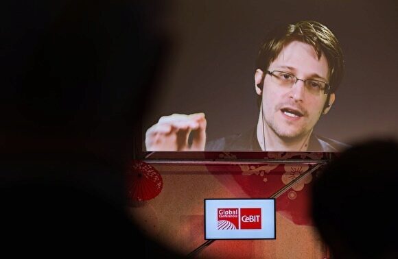 Сноуден опубликовал книгу, за которую США подали иск против него. В РФ она выйдет в ноябре