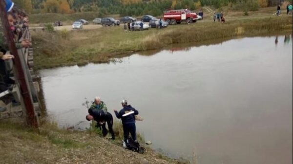 Три человека погибли в Свердловской области при попытке пересечь реку на автомобиле