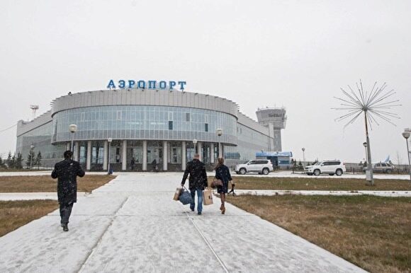 В аэропорту Салехарда из-за непогоды задержаны вертолетные и самолетные рейсы