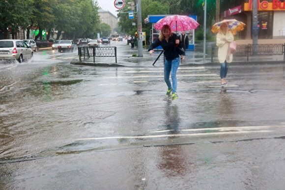 В Челябинске из-за дождя перестали работать светофоры, трамваи и ливневки