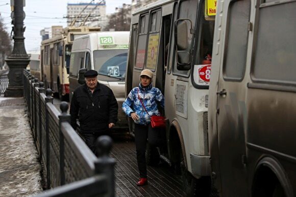 В Челябинске пассажир маршрутки устроил драку с водителем из-за резкой остановки