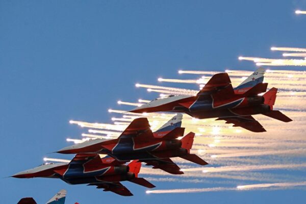 В Челябинске состоялось авиашоу «Стрижей» на самолетах МиГ-29. Фоторепортаж Znak.com