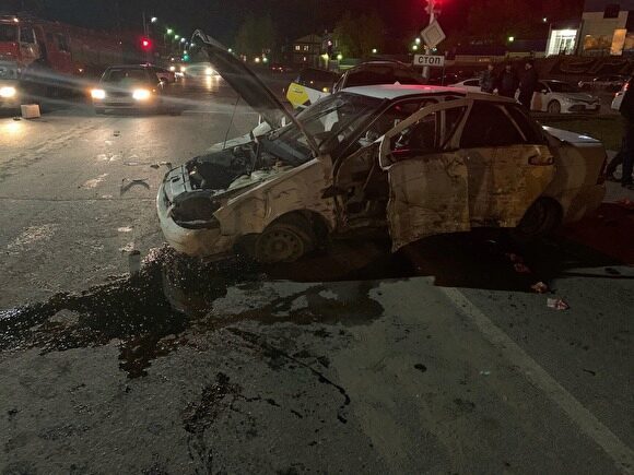 В Нефтеюганске при столкновении двух авто погиб человек, трое пострадали