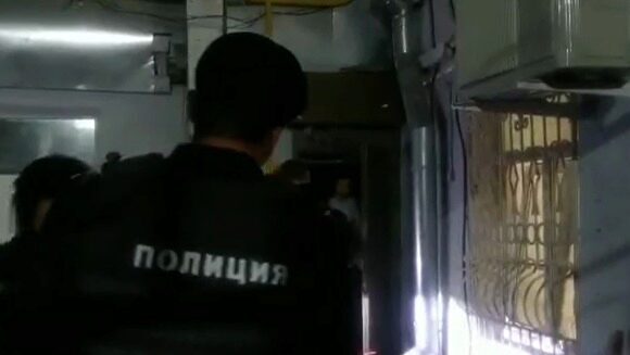 Волонтер и сотрудник штаба Навального рассказали, что говорят силовики о причинах обыска