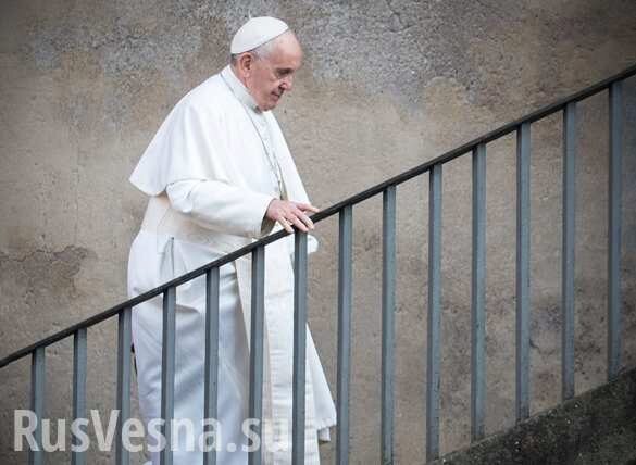 Знамение? — под Папой Римским сломался даже лифт (ВИДЕО)