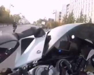 ГИБДД проверит ролик с мотоциклистами, которые ездили по центру Тюмени на задних колесах