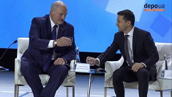 Лукашенко на встрече с Зеленским назвал Украину Россией и предложил чокнуться