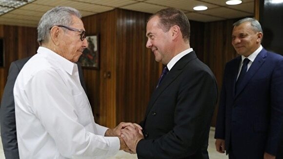 Медведев встретился на Кубе с Раулем Кастро