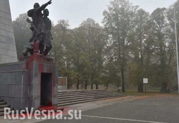 Освобождённые: в Чехии осквернили советский памятник (ФОТО)