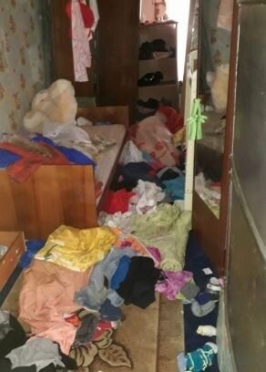 Семью под Тюменью, чьи дети были брошены в доме грязные и голодные, оштрафовали