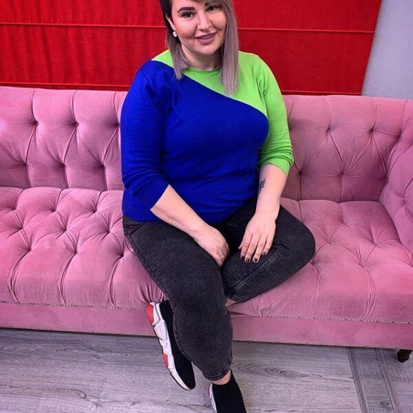 Участница проекта "Дом-2" Саша Черно сменила цвет волос на розовый