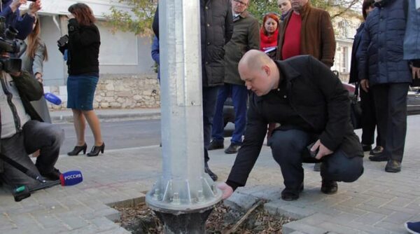 В Севастополе глава города вмешался в ход ремонта исторической улицы