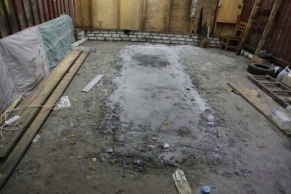 В Брянске нашли тело мужчины, забетонированное в пол гаража