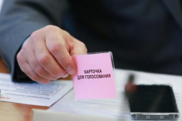 В Челябинске депутат привел на заседании комиссии 12 помощников