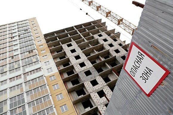 В Челябинске ребенок выпал со второго этажа строящегося здания