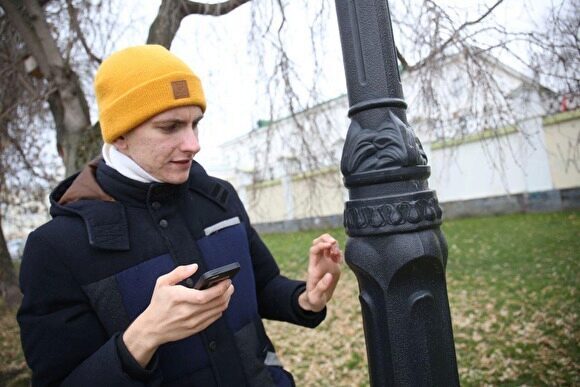 В Екатеринбурге обнаружили, что «чугунные» фонари на набережной сделаны из пластика