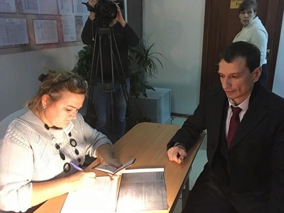 В Екатеринбурге открылись опросные участки для голосования за место для храма