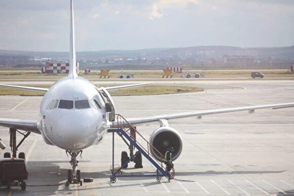 В Кольцово совершил аварийную посадку транспортный самолет компании свердловского депутата