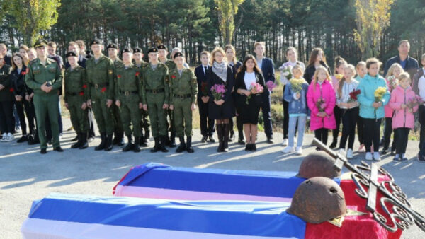 В Липецкой области с почестями похоронили 19 солдат