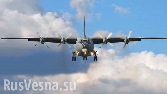 Военный самолёт Ан-12 сел на брюхо и задымился в аэропорту Екатеринбурга (ФОТО, ВИДЕО)