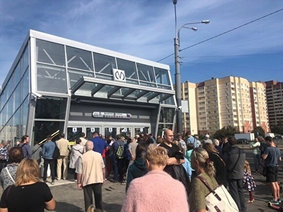 В Петербурге 3 октября со второй попытки откроют три станции метро