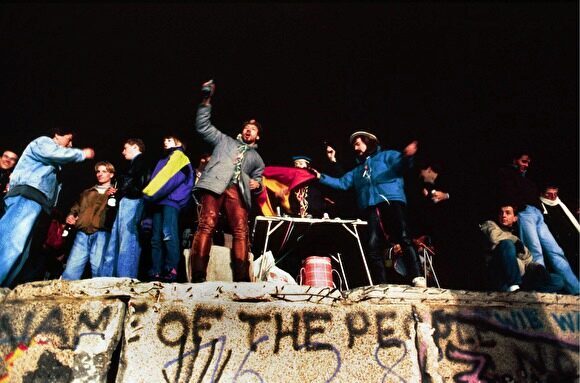 30 лет падения Берлинской стены. Как в Германии вспоминают ГДР и что думают о России