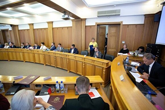 Депутаты Екатеринбурга допустили проект бюджета до думы, несмотря на конфликт с мэрией