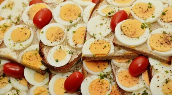 Диетолог сообщила, при каких заболеваниях нельзя есть яйца