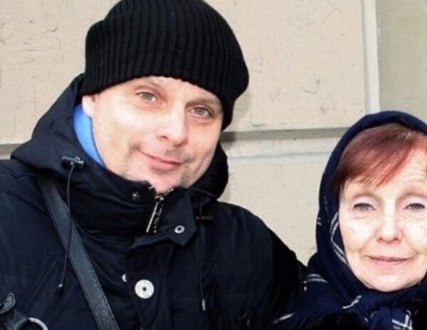 «Два дня лежала, отходила от шока»: Актер Александр Носик рассказал о состоянии Марии Стерниковой после пропажи
