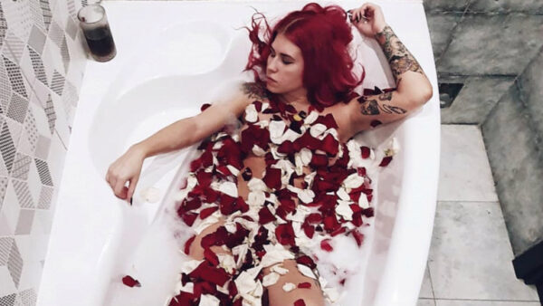 #lipetsklike. Ванна с лепестками роз как романтический образ