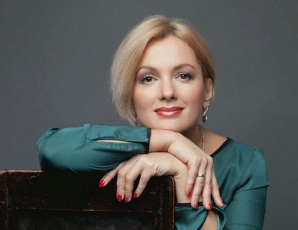 Мария Порошина затмила лишившуюся роли в спектакле «Пришел мужчина к женщине» Анастасию Волочкову