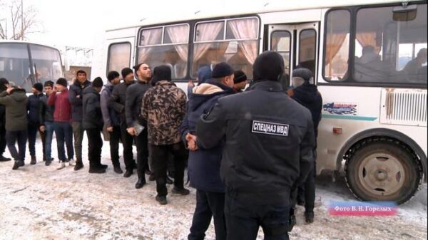 На Урале полиция и спецназ устроили облаву на нелегалов