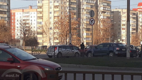 На улице Катукова в Липецке образовалась пробка
