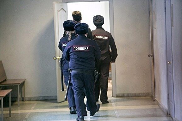 На журфаке МГУ задержан неадекватный вооруженный мужчина