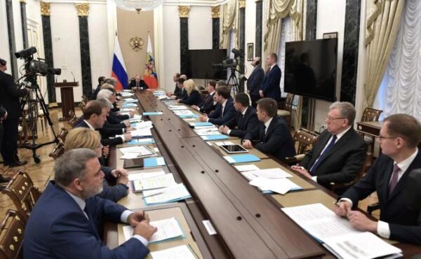 Путин поддержал распространение налога для самозанятых на всю страну