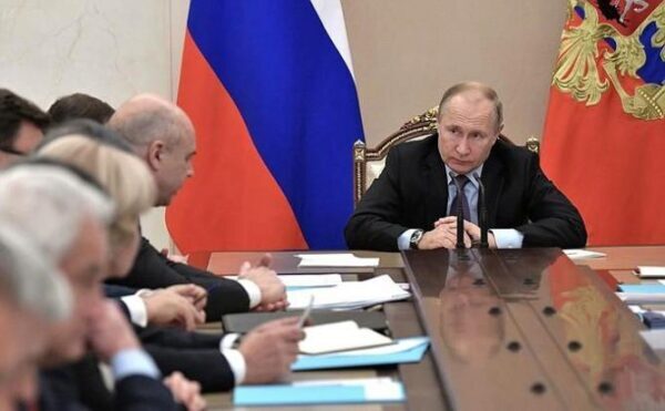 Путин заявил о воровстве «сотен миллионов» на космодроме Восточный