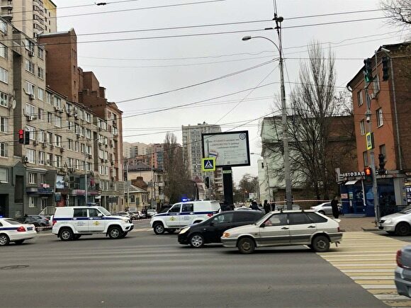 СМИ: в Ростове-на-Дону вооруженный следователь взял в заложники жену