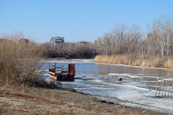 В Екатеринбурге спасли рыбака, который провалился под лед
