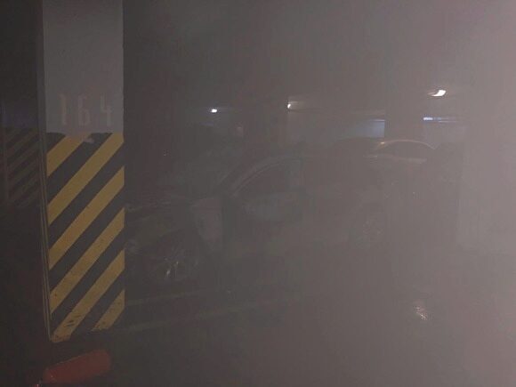 В Екатеринбурге в подземном паркинге жилой высотки произошел пожар
