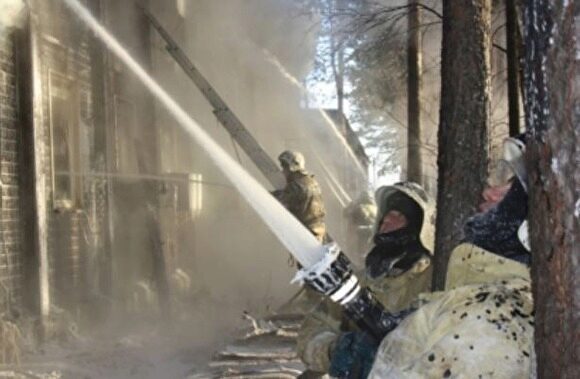 Власти ХМАО выделили 2,5 млн рублей пострадавшим при пожаре в жилом доме в Сургуте